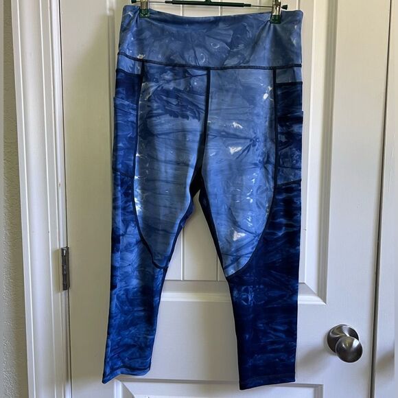 Zyia Hendrix Cropped Leggings - Picture 2 of 11